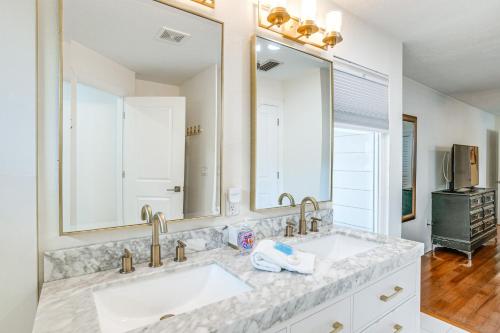 Fotografie z fotogalerie ubytování Bright Sarasota Bungalow - 5 Mi to Siesta Beach! v destinaci Sarasota