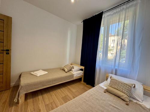 Ένα ή περισσότερα κρεβάτια σε δωμάτιο στο Apartament Kochanowskiego
