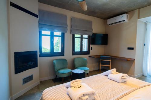 Postel nebo postele na pokoji v ubytování 12 Months Resort & Spa