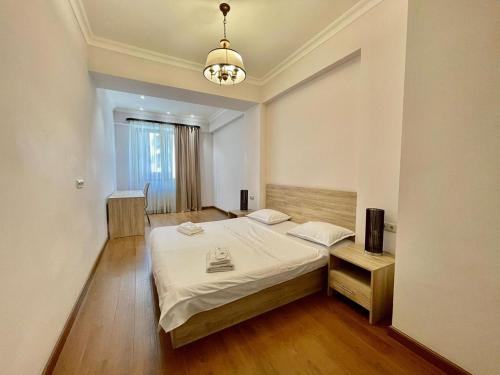 Katil atau katil-katil dalam bilik di Prime apartment in Buzand 17