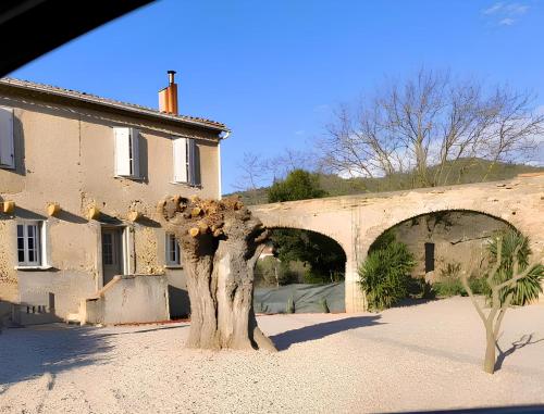 Fotografie z fotogalerie ubytování La Maison de l'Aqueduc v destinaci Cournanel