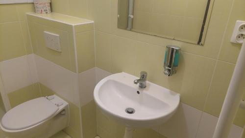 Bilik mandi di Apartman SUNNY