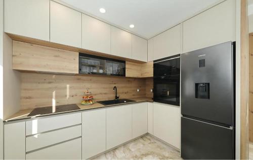 Η κουζίνα ή μικρή κουζίνα στο Beautiful Home In Debeljak