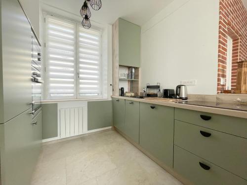 Køkken eller tekøkken på Studio rénové à 2 pas du centre-ville de Senlis