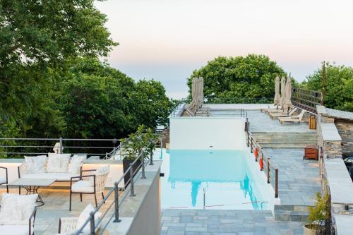 Bazén v ubytování 12 Months Resort & Spa nebo v jeho okolí