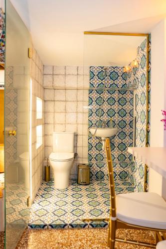 1001 Nights - Low Celling Studio in downtown