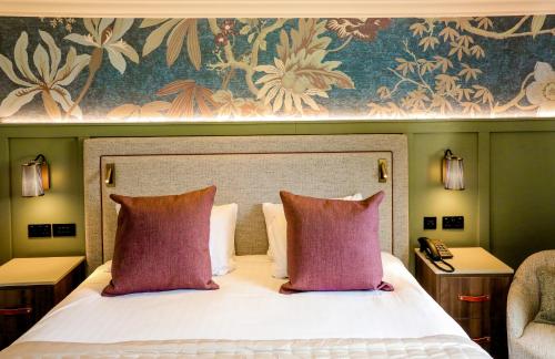 Katil atau katil-katil dalam bilik di Gretna Hall Hotel