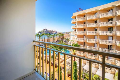 Un balcón o terraza de Hotel Servigroup Papa Luna 4 Sup