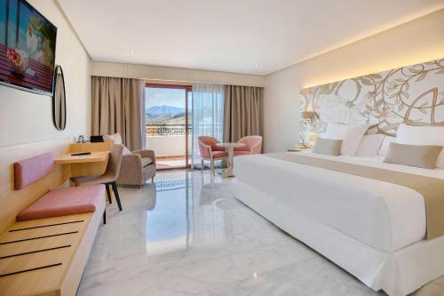 Ένα ή περισσότερα κρεβάτια σε δωμάτιο στο Hotel Servigroup Montíboli