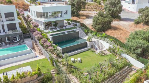 Luxury Villa Sunset Hills by ELE Apartments