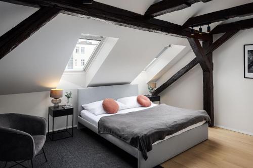 Zesty Family Friendly Elevator Access Old Town