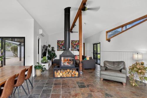 Ruang duduk di Bellbrae Retreat
