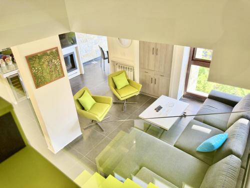 an overhead view of a living room with a couch and chairs at Amelia Duplex 3-BR in Faraya in Fārayyā