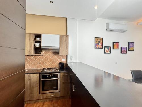 Haus 22, 2-BR in Gemmayzeにあるキッチンまたは簡易キッチン