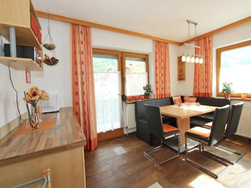 Fotografie z fotogalerie ubytování Apartment in Stumm near Ski Slopes v destinaci Stumm