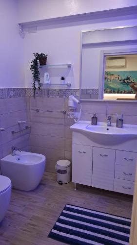 a bathroom with a tub and a toilet and a sink at B&B Brezza Marina in Roccalumera
