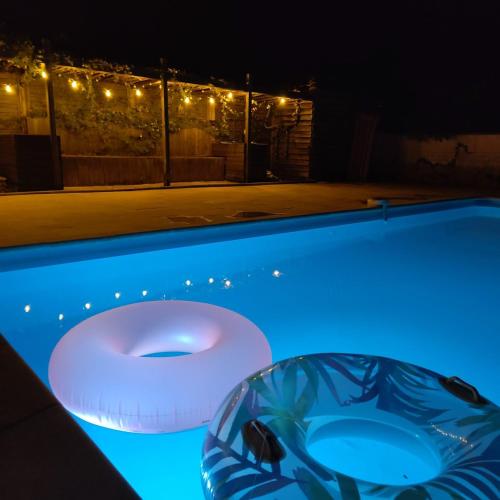 Πισίνα στο ή κοντά στο Gîte Rêve Vert with private pool and airco