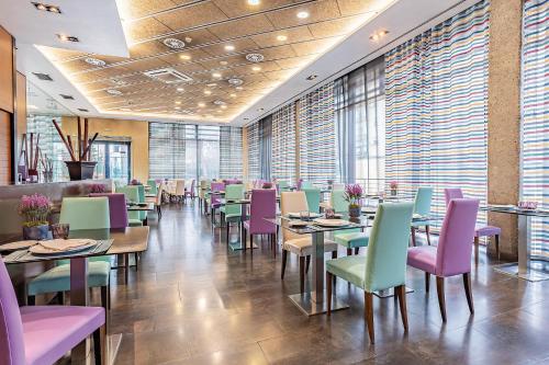 Εστιατόριο ή άλλο μέρος για φαγητό στο Sercotel Las Artes Pinto