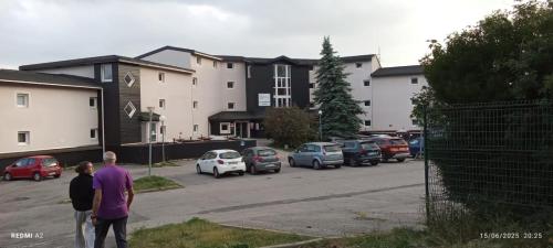 Το κτήριο όπου στεγάζεται  το διαμέρισμα