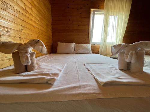 a bedroom with a bed with two stuffed elephants on it at Apartmani Jana in Sutomore