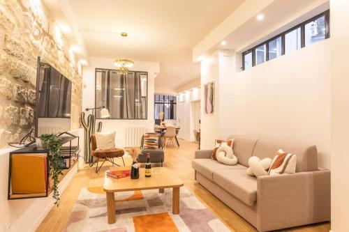 Foto ParisConciergerie - Duplex for 12 with Cinema, 4BR 1
