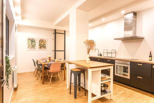 Foto ParisConciergerie - Duplex for 12 with Cinema, 4BR 6