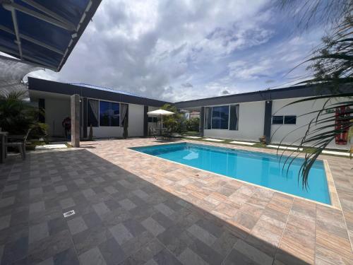 a swimming pool in the backyard of a house at Cabañas Compostela Gigante -Huila in Gigante