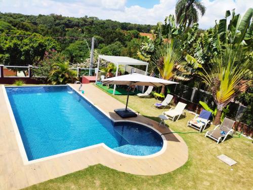Bazén v ubytování SITIO EM IBIUNA CONDOMINIO RECREIO VERDE Piscina Aquecida nebo v jeho okolí