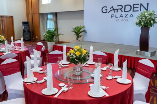 a conference room with red and white tables and chairs at Garden Plaza Saigon - Formerly PARKROYAL Saigon in Ho Chi Minh City