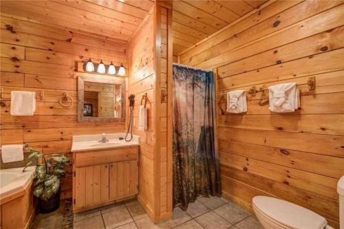 Et badeværelse på Creekside Rendezvous