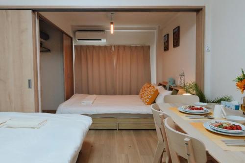 Ένα ή περισσότερα κρεβάτια σε δωμάτιο στο Home Story in Tokyo Hirai&新宿-Ueno-秋葉原まで直通&東京屋語
