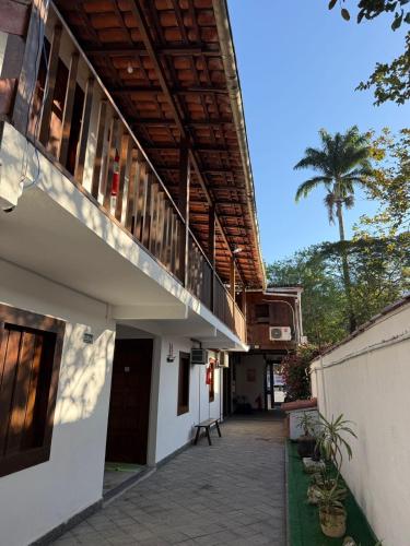 an outside view of a building with a balcony at Pousada Bons Ventos in Paraty