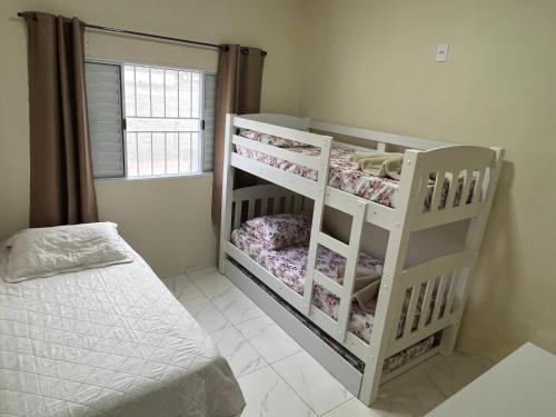 a bedroom with two bunk beds and a bed at Chácara Barone - Chácara em SerraNegra in Serra Negra