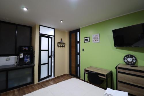 Televisyen dan/atau pusat hiburan di Casa Céntrica Ica, a 10 min de Oasis