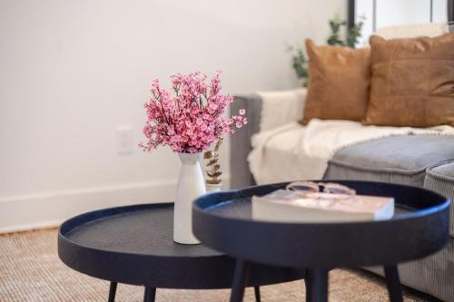 Χώρος καθιστικού στο Downtown Hideaway Peaceful and Trendy