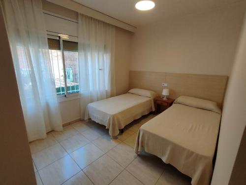 Ένα ή περισσότερα κρεβάτια σε δωμάτιο στο Apartaments Lamoga - Sandi
