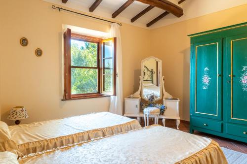 Postel nebo postele na pokoji v ubytování Podere Villa Rosa Torrita di Siena