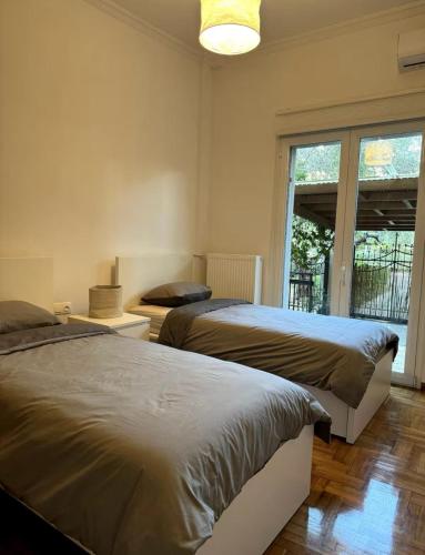 Modern Glyfada Apartment Sleeps 6, 5min Walk to Beach