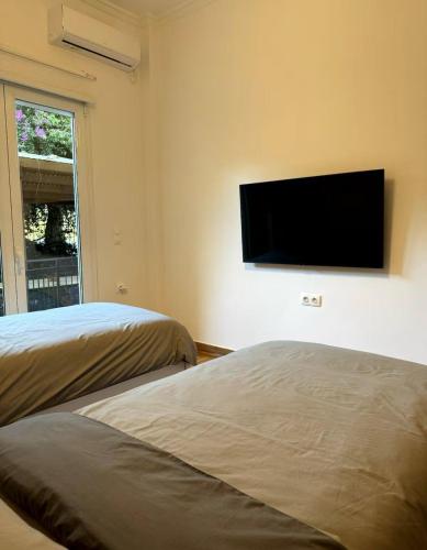 Modern Glyfada Apartment Sleeps 6, 5min Walk to Beach