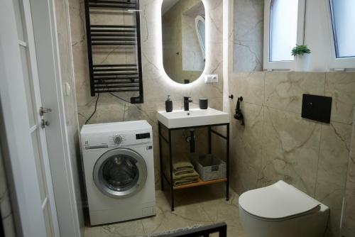 Ένα μπάνιο στο Apartament Murowa