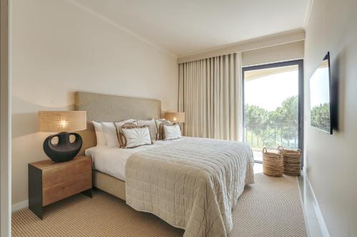 Apartamento T2 renovado no Vila Sol com piscina