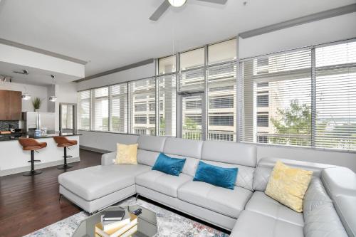Gallery image of Skyline King Beds Retreat 2BR 2BA Near NRG Medical Center Galleria Mall in Houston