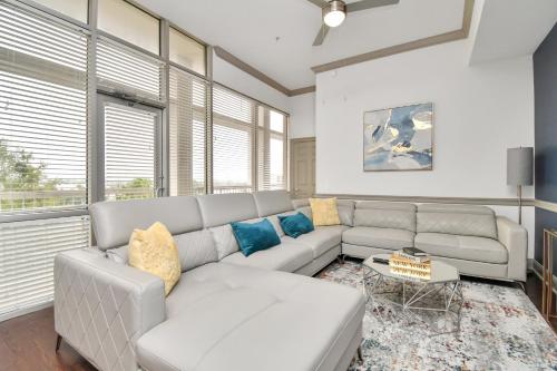 Gallery image of Skyline King Beds Retreat 2BR 2BA Near NRG Medical Center Galleria Mall in Houston