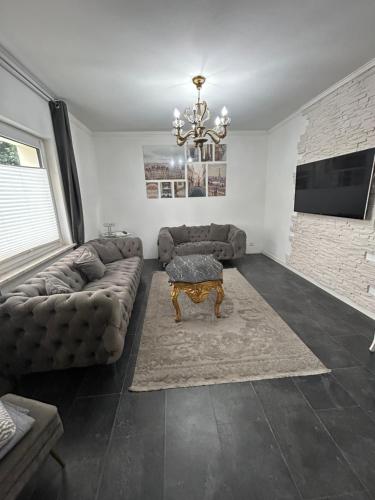 a living room with a couch and a table at Ferienwohnung Gladbeck in Gladbeck