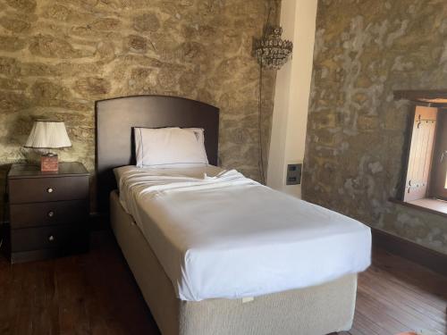 Ένα ή περισσότερα κρεβάτια σε δωμάτιο στο Luxury Stone Villa with Private Pool