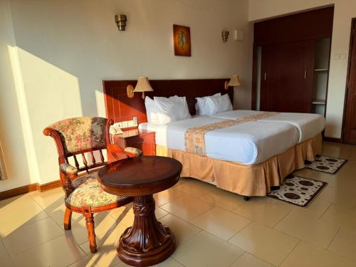 Postel nebo postele na pokoji v ubytování Isamilo Grand Hotel