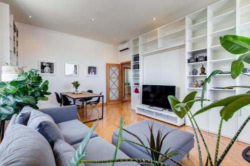 Romaviva Luxury Attic Apartment - San Giovanni in Laterano - Metro A C - Central Rome