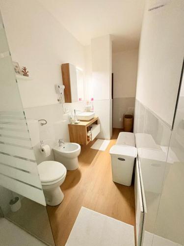 Ένα μπάνιο στο Lemon Tree Apartment