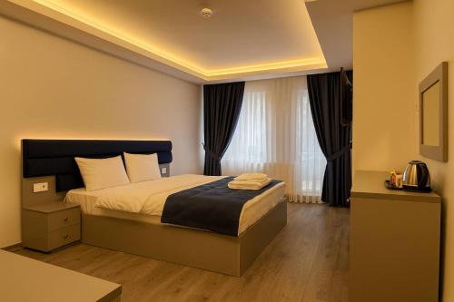 a bedroom with a bed in a room at Reflection of the Bosphorus in Istanbul