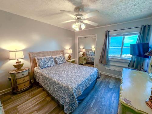 Postel nebo postele na pokoji v ubytování Inlet Point Villas 4C